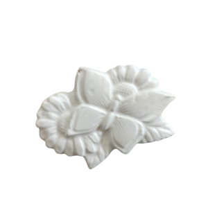 Figurina din ipsos pentru pictat, Fluture pe flori 5x7cm